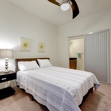Hip Downtown Suite By Austinstays Exterior foto