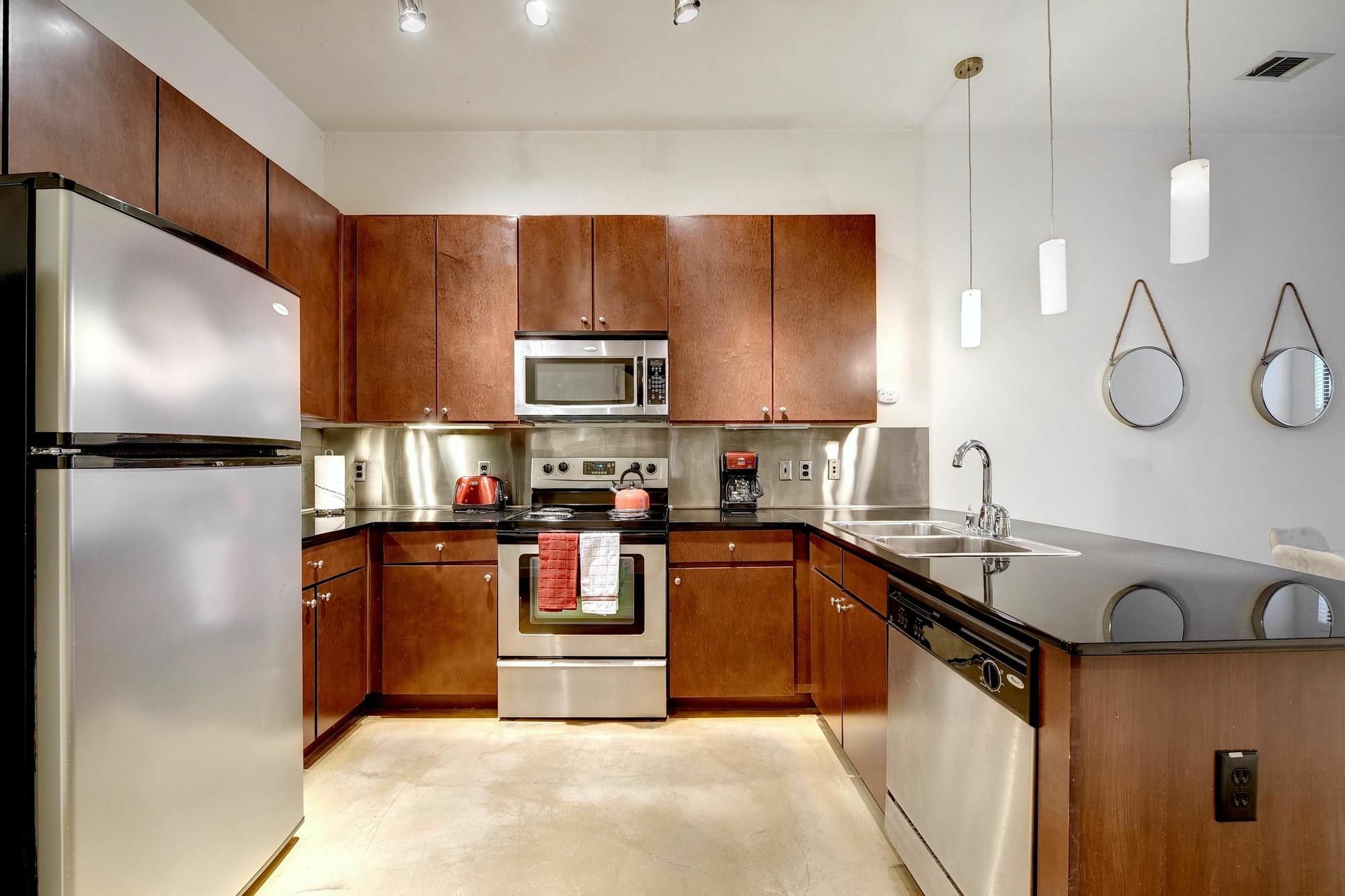 Hip Downtown Suite By Austinstays Exterior foto