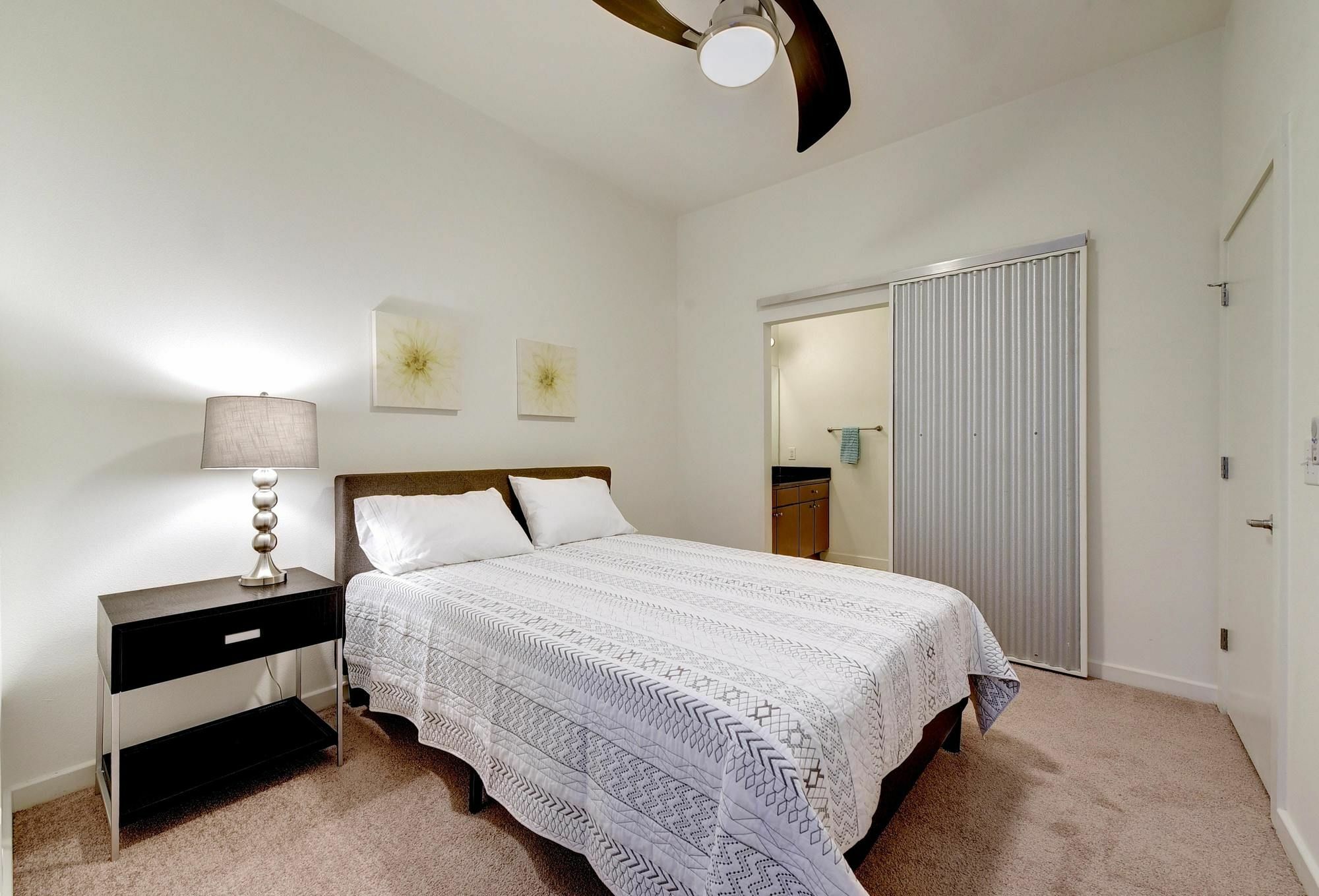 Hip Downtown Suite By Austinstays Exterior foto
