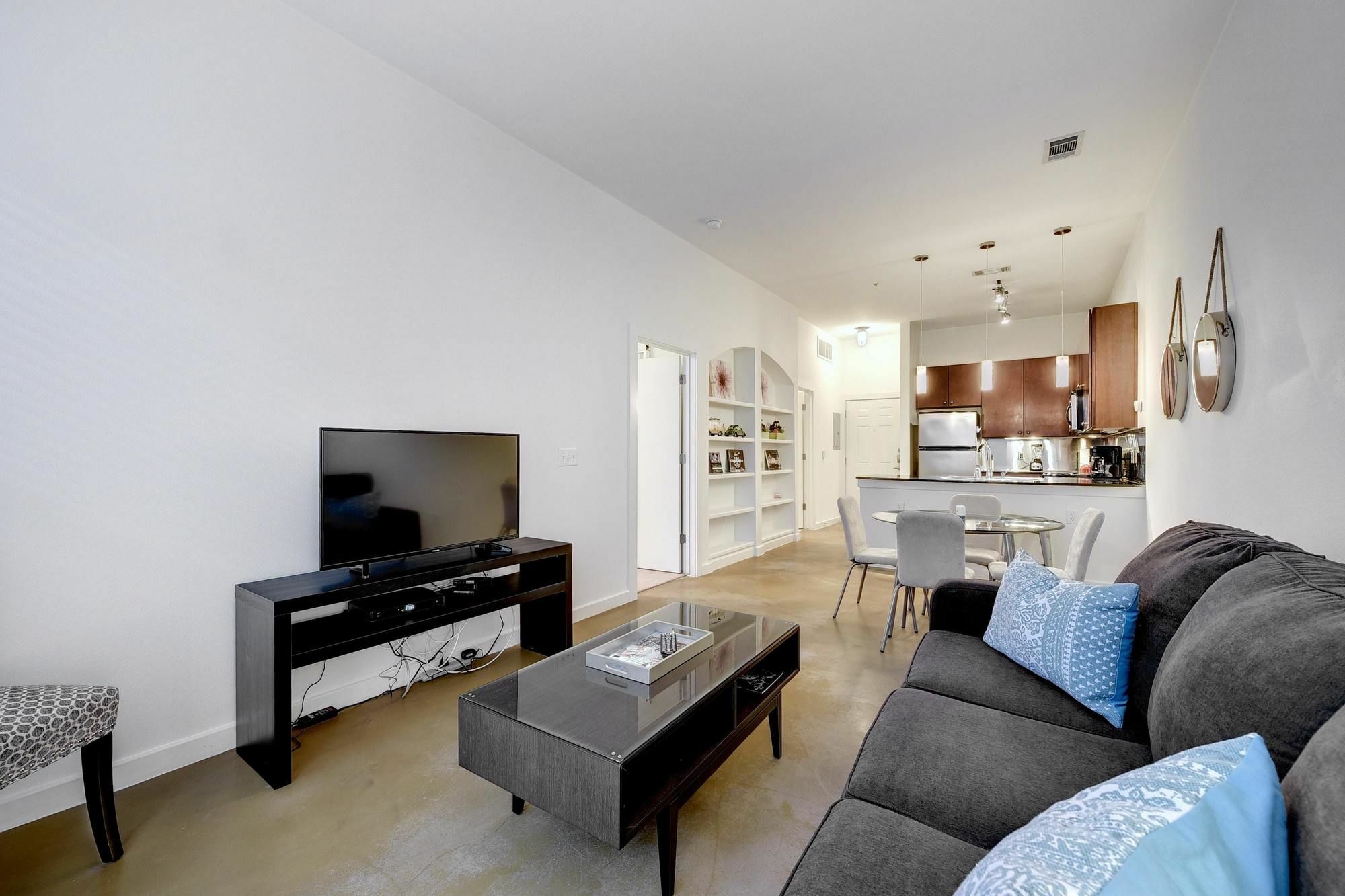 Hip Downtown Suite By Austinstays Exterior foto