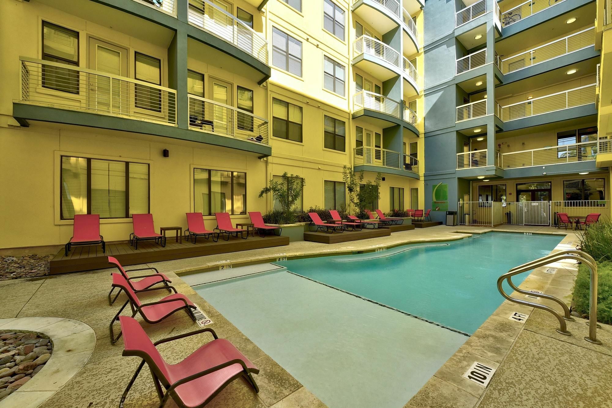 Hip Downtown Suite By Austinstays Exterior foto