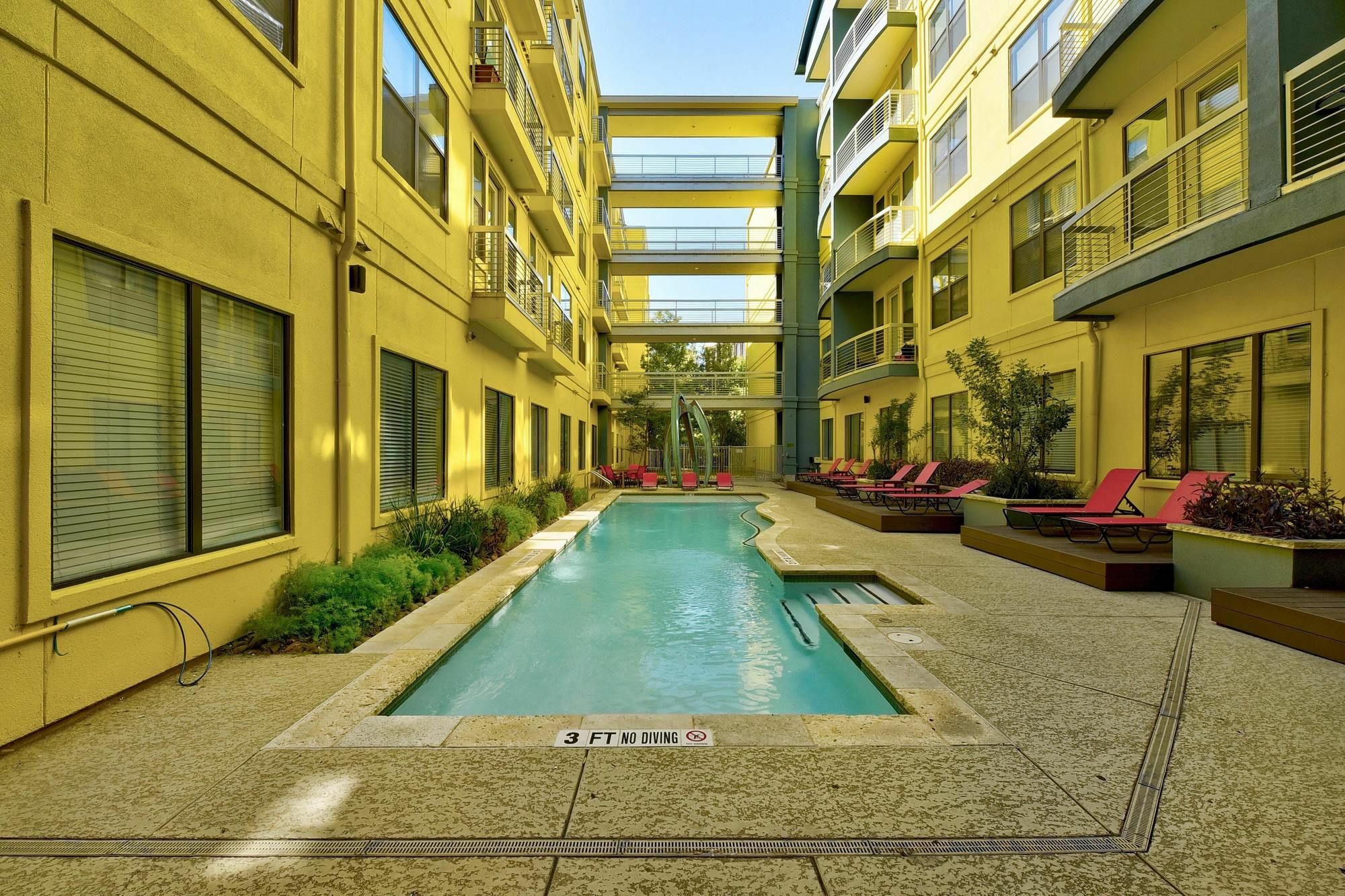 Hip Downtown Suite By Austinstays Exterior foto
